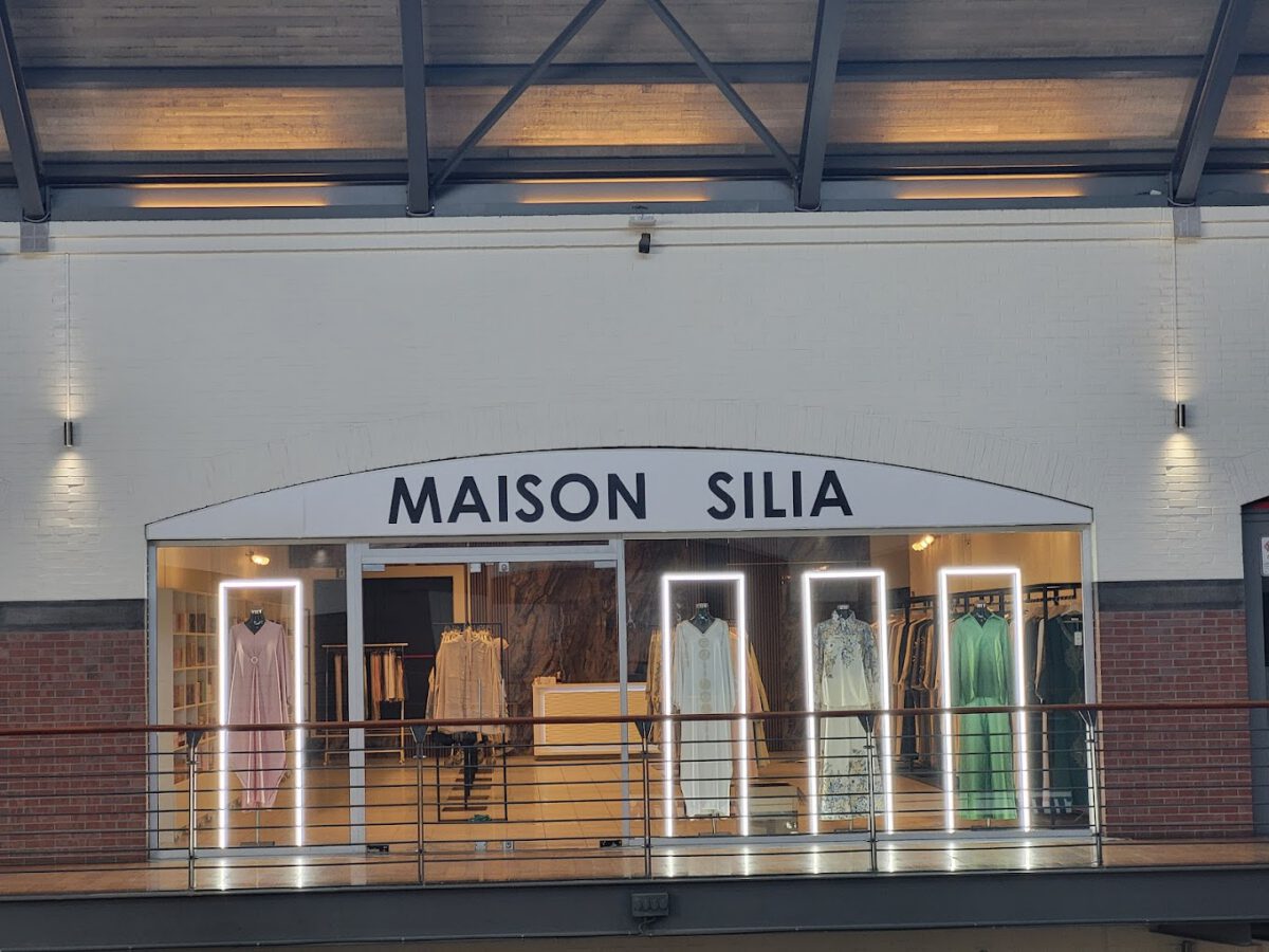 Voorgevel en ingang van de Maison Silia-winkel in Shopping Den Tir.